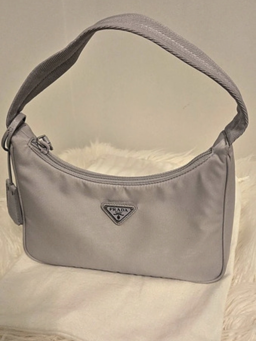 Authentic Prada Re-Edition 2000 👜